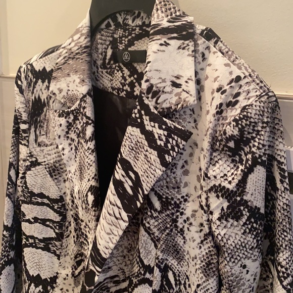 Missguided Snakeskin Double-breasted Blazer - Picture 6 of 6